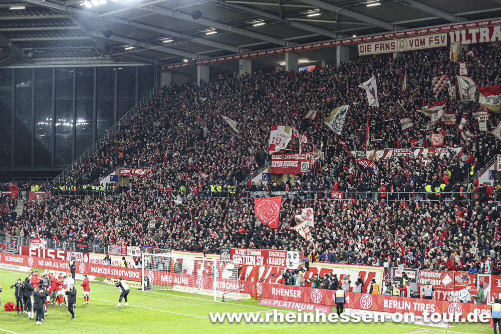 1. FSV Mainz 05 – FC Bayern München 2-1 (11)