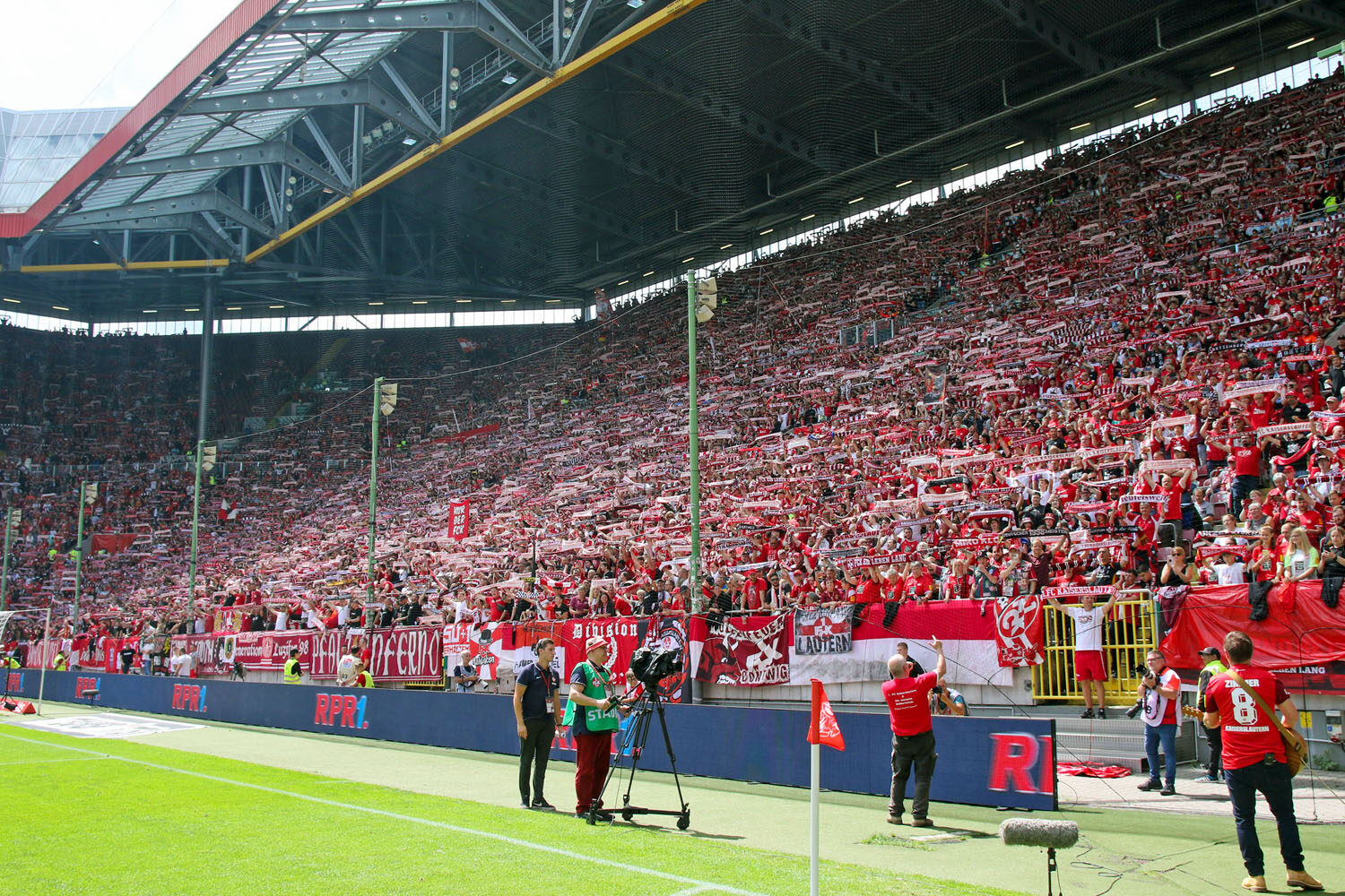 1. FC Kaiserslautern – FC St. Pauli 1-2 (15)