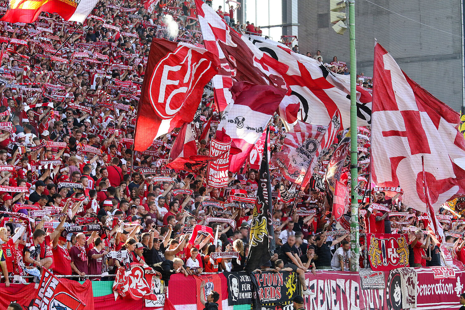 1. FC Kaiserslautern – SC Freiburg 1-2 (11)