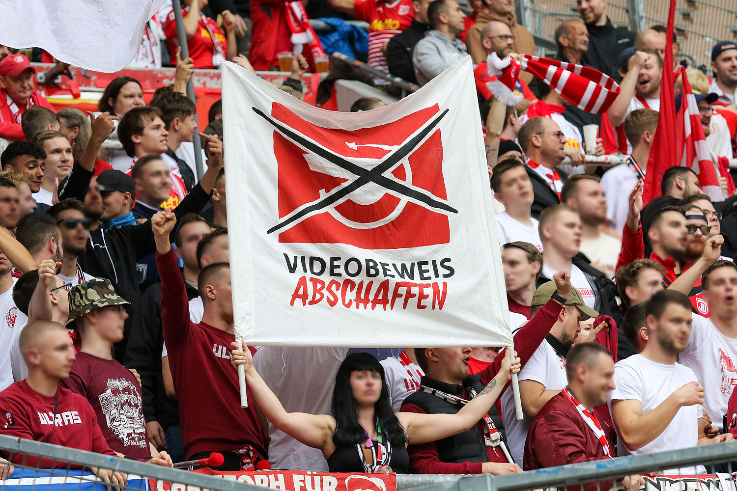 1. FC Kaiserslautern – SSV Jahn Regensburg 0-3 (1)