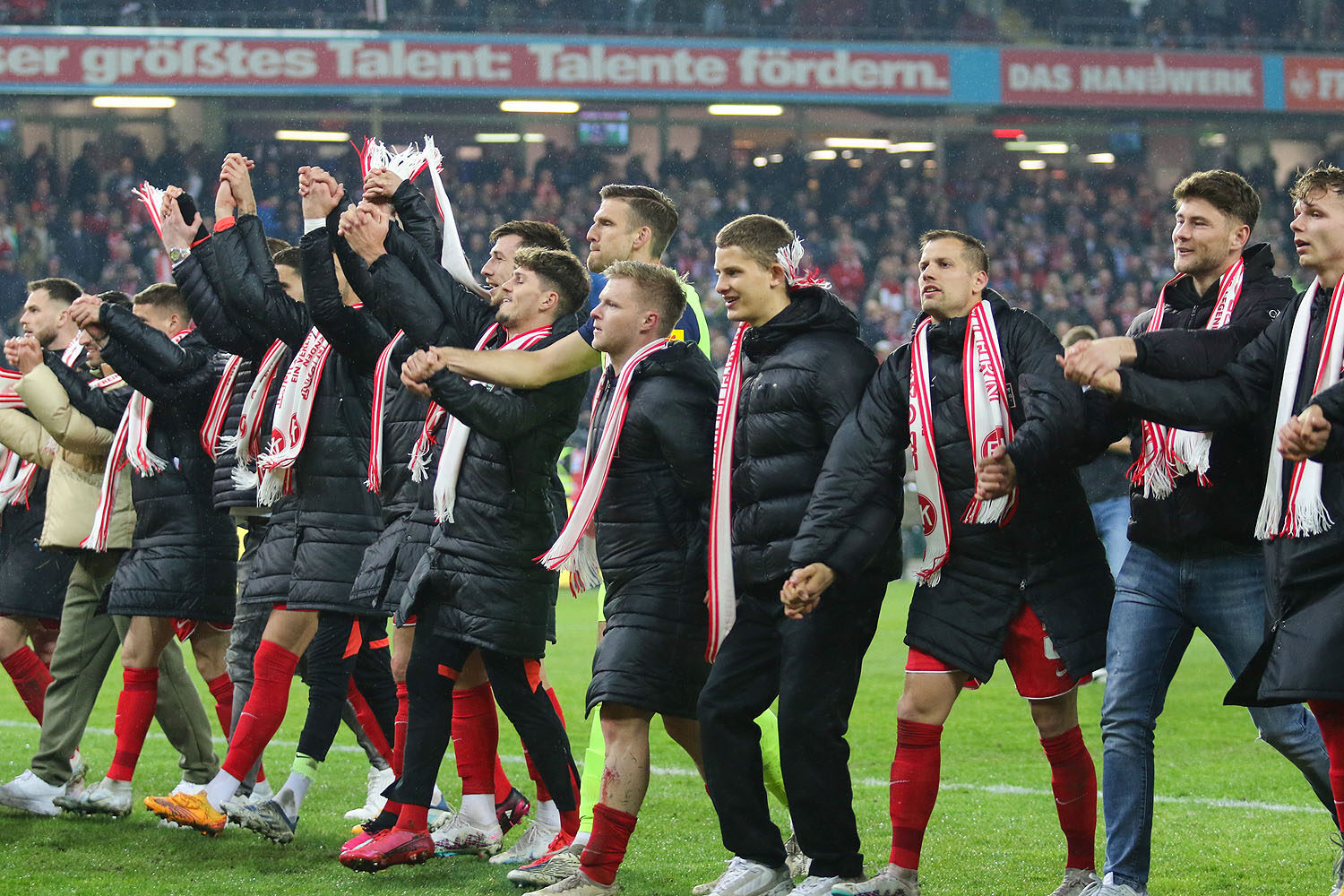 1. FC Kaiserslautern – Hamburger SV 2-0 (14)