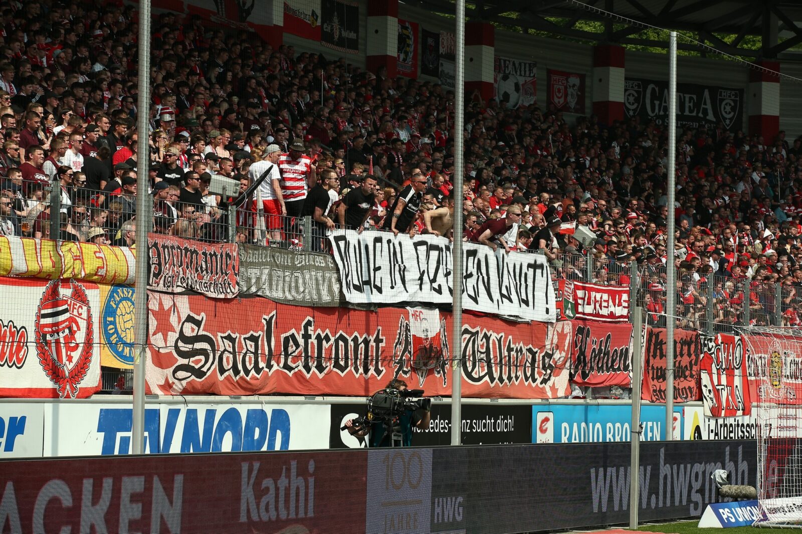 Hallescher FC – Rot-Weiss Essen 2-0 (9)