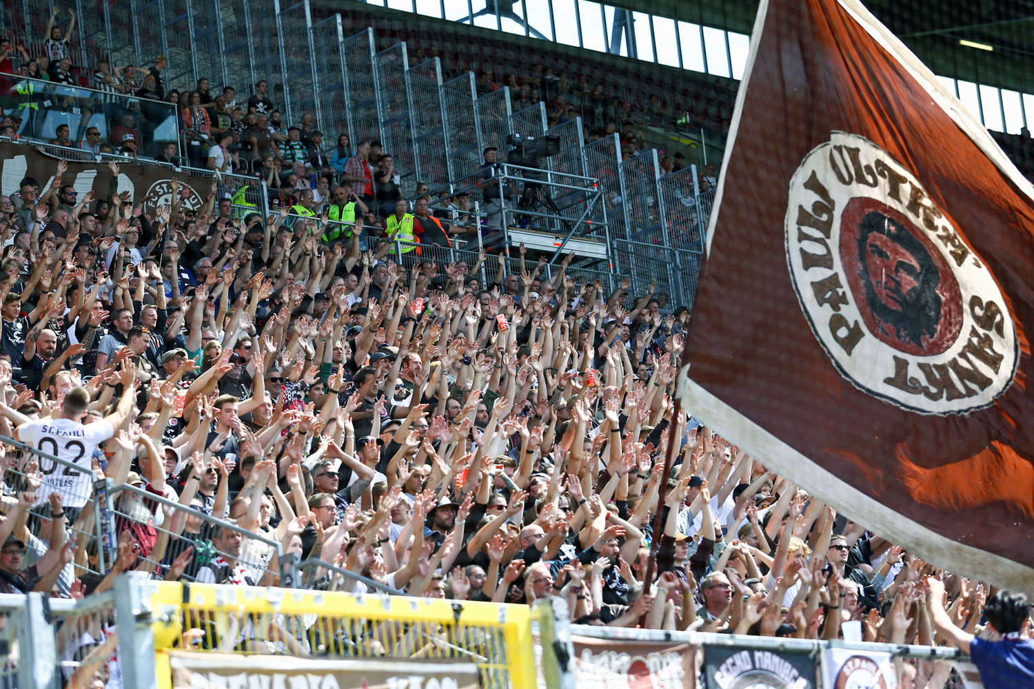 1. FC Kaiserslautern – FC St. Pauli 1-2 (1)