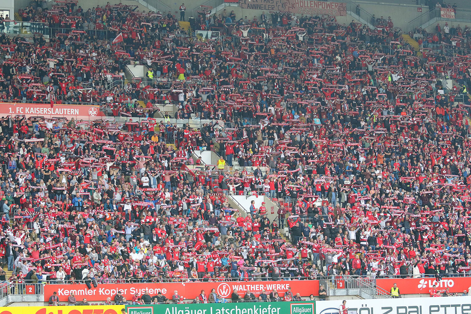 1. FC Kaiserslautern – SSV Jahn Regensburg 0-3 (5)