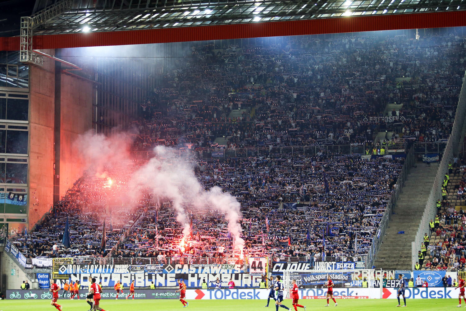 1. FC Kaiserslautern – Hamburger SV 2-2 (53)
