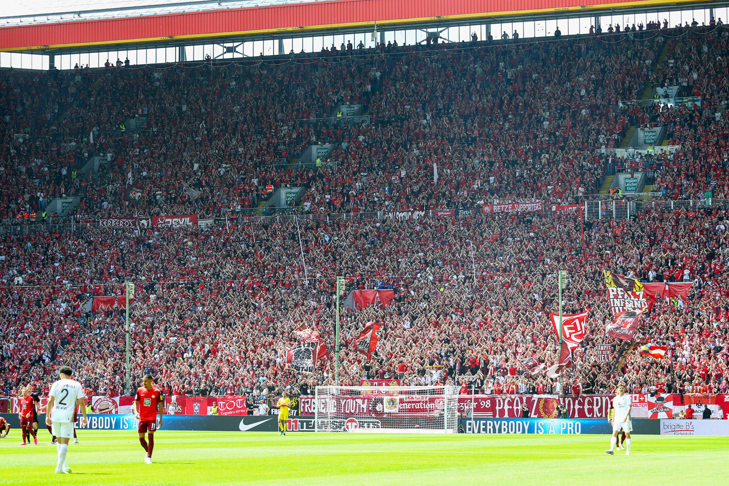 1. FC Kaiserslautern – FC St. Pauli 1-2 (4)