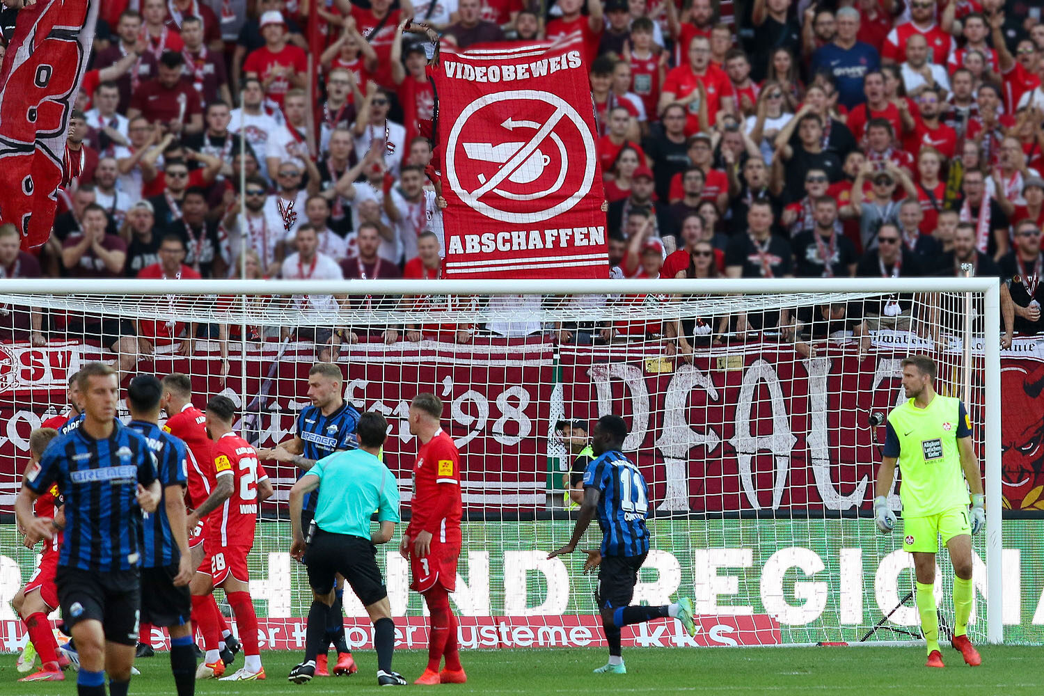 1. FC Kaiserslautern – SC Paderborn 0-1 (5)