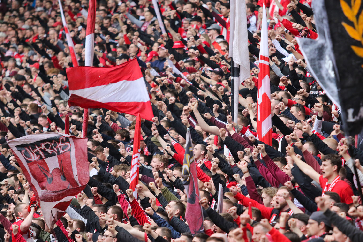 1. FC Kaiserslautern – FC Hansa Rostock 0-1 (11)