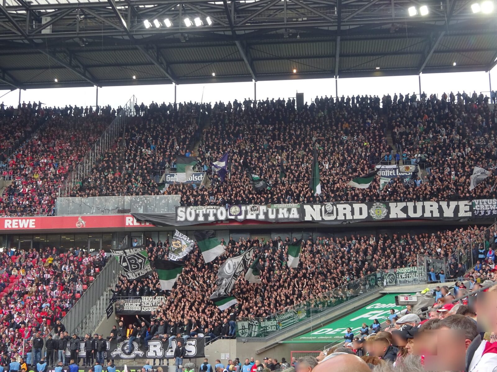 1. FC Köln – Borussia Mönchengladbach 3-1 (21)