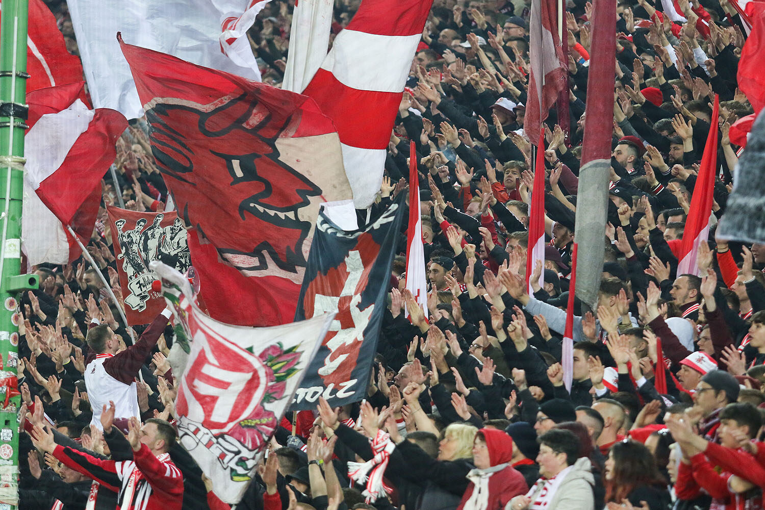 1. FC Kaiserslautern – Hamburger SV 2-0 (4)