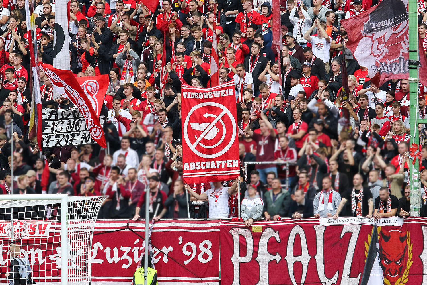 1. FC Kaiserslautern – SSV Jahn Regensburg 0-3 (6)