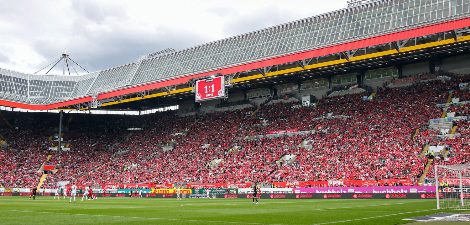 1. FC Kaiserslautern – FC St. Pauli 1-2 (9)