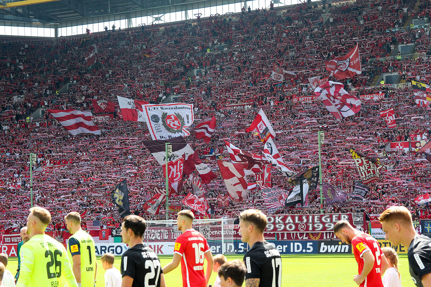 1. FC Kaiserslautern – SC Freiburg 1-2 (10)