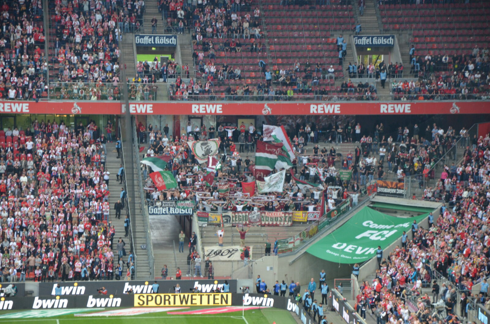 1. FC Köln – FC Augsburg 3-2 (9)