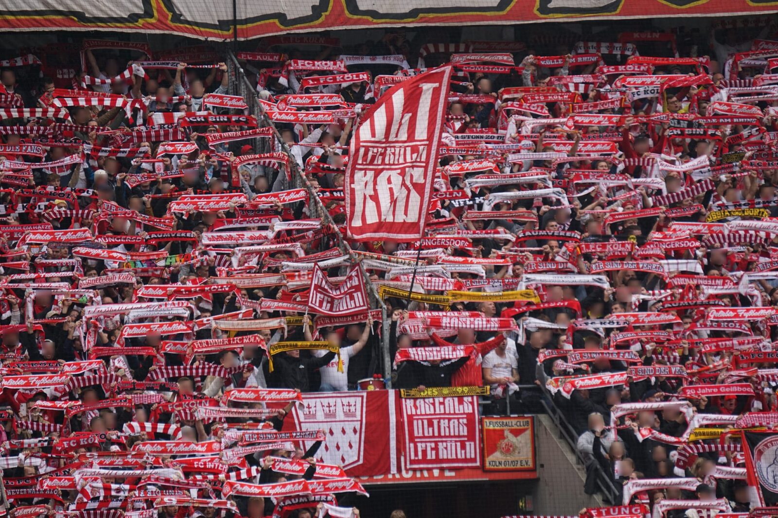 1. FC Köln – Borussia Mönchengladbach 3-1 (54)