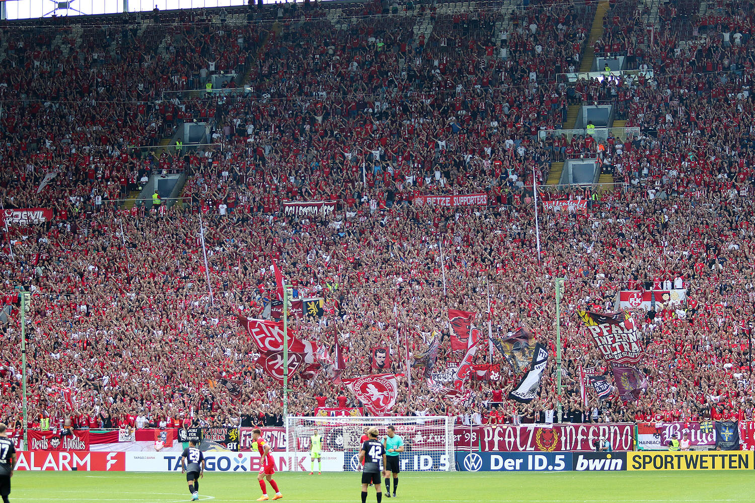 1. FC Kaiserslautern – SC Freiburg 1-2 (2)