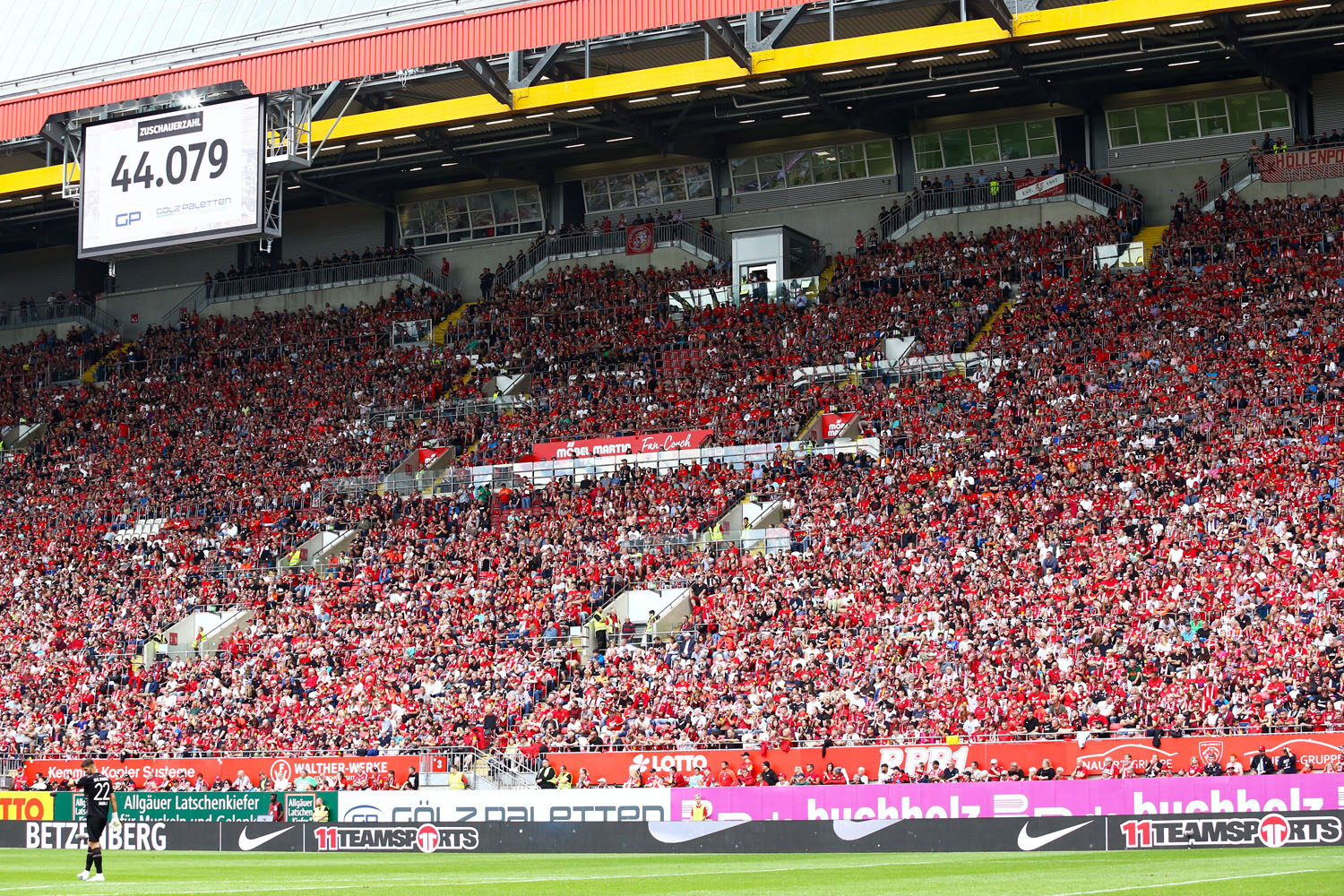 1. FC Kaiserslautern – FC St. Pauli 1-2 (5)