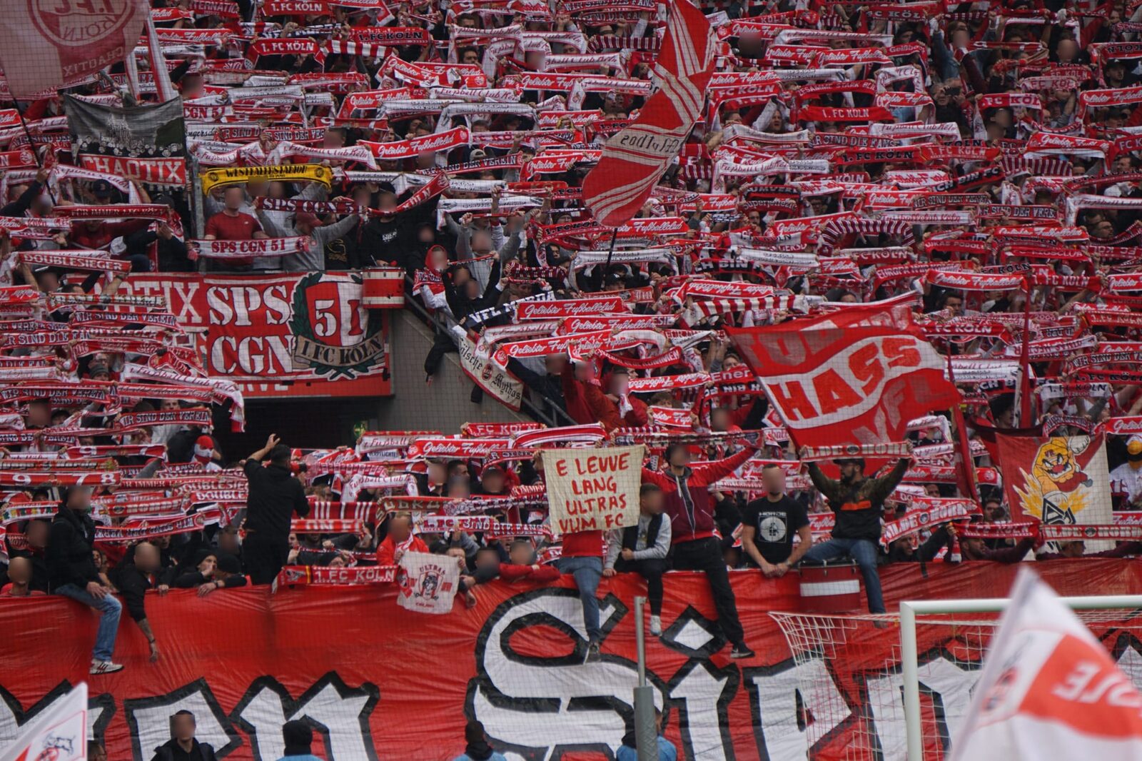 1. FC Köln – Borussia Mönchengladbach 3-1 (43)