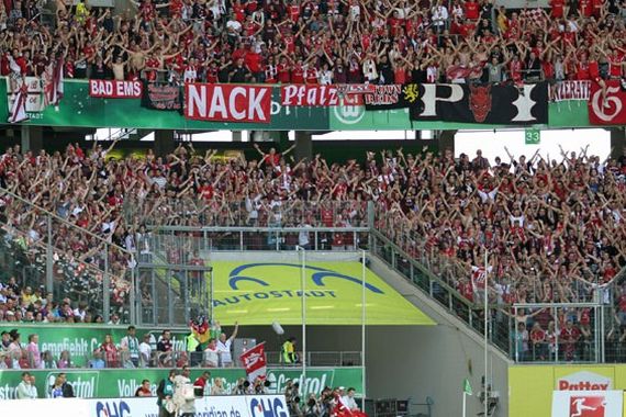 VfL Wolfsburg vs 1. FC Kaiserslautern (1-2) (3)