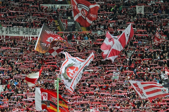 1. FC Kaiserslautern vs FC St. Pauli (1-2) (4)