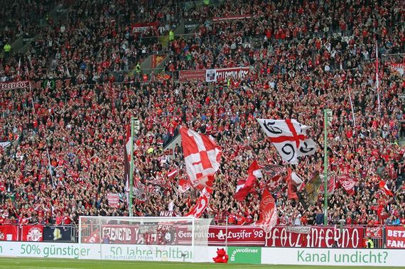 1. FC Kaiserslautern vs SV Sandhausen (2-0) (2)