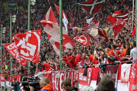 1. FC Kaiserslautern vs SV Sandhausen (2-0) (9)