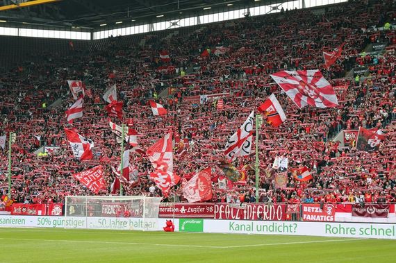 1. FC Kaiserslautern vs SV Sandhausen (2-0) (10)