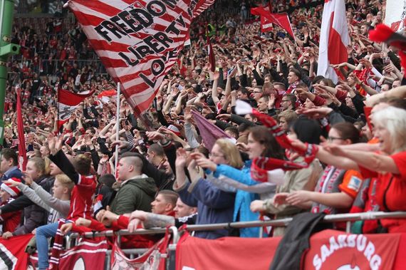 1. FC Kaiserslautern vs SV Sandhausen (2-0) (12)