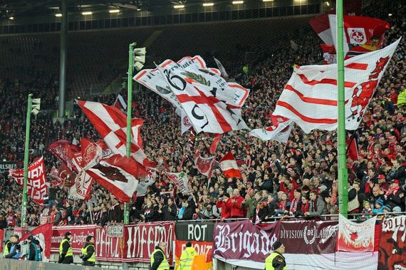 1. FC Kaiserslautern vs SV Sandhausen (3-0) (16)