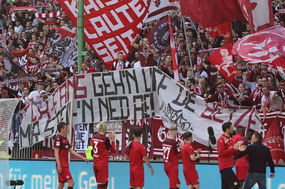 1. FC Kaiserslautern vs SpVgg Fürth (2-0) (12)