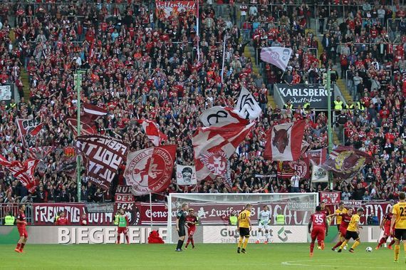 1. FC Kaiserslautern vs Dynamo Dresden (3-0) (2)