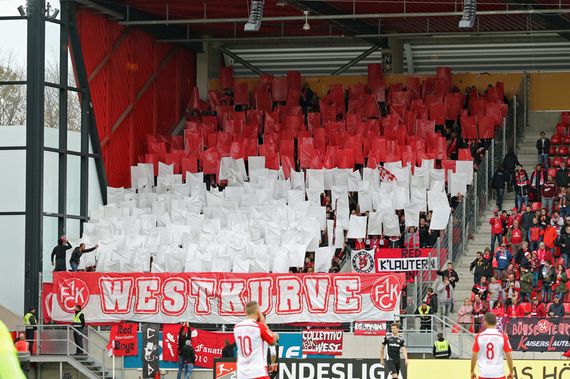 SSV Jahn Regensburg vs 1. FC Kaiserslautern (3-1) (8)