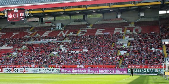 1. FC Kaiserslautern vs SSV Jahn Regensburg (1-1) (1)