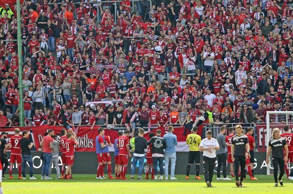 1. FC Kaiserslautern vs SSV Jahn Regensburg (1-1) (9)