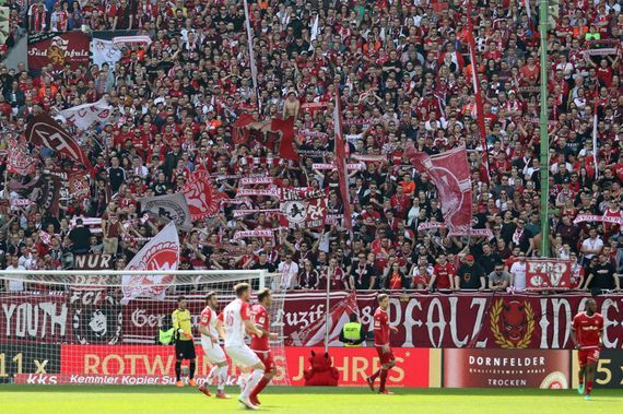 1. FC Kaiserslautern vs SSV Jahn Regensburg (1-1) (10)