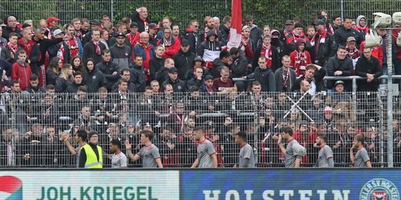 Holstein Kiel vs 1. FC Kaiserslautern (2-1) (13)