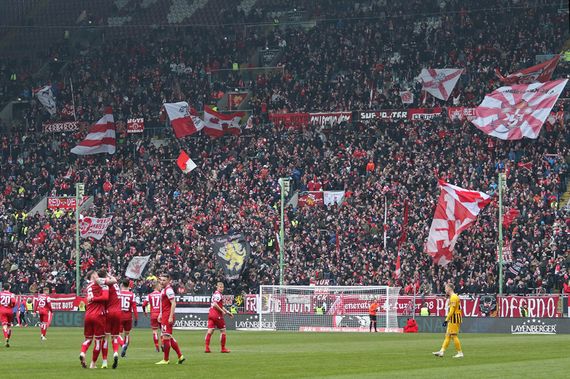 1. FC Kaiserslautern vs SG Sonnenhof-Großaspach (2-0) (4)