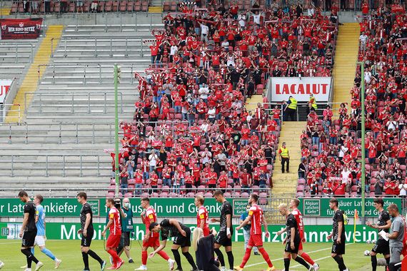 1. FC Kaiserslautern vs Eintracht Braunschweig (0-0) (10)