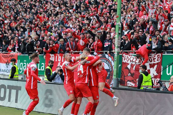 1. FC Kaiserslautern vs SC Freiburg II (3-0) (9)