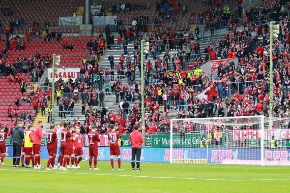 1. FC Kaiserslautern vs Würzburger Kickers (0-2) (10)