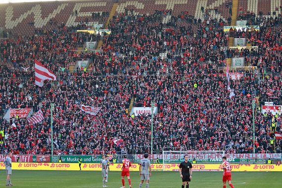 1. FC Kaiserslautern vs SV Wehen Wiesbaden (1-0) (7)