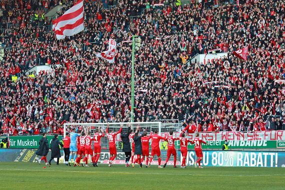 1. FC Kaiserslautern vs SV Wehen Wiesbaden (1-0) (8)