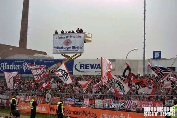 SSV Jahn Regensburg vs 1. FC Köln (2-3) (3)