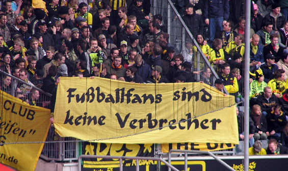 Borussia Mönchengladbach vs Borussia Dortmund (2-1) (2)