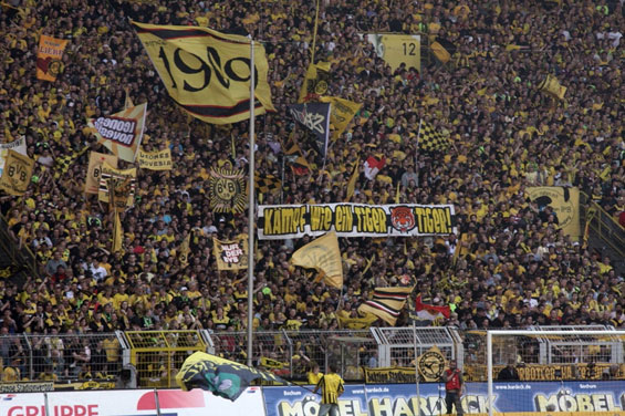 Borussia Dortmund vs Hamburger SV (2-0) (7)