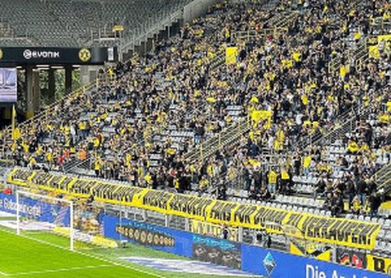 Borussia Dortmund vs FC Augsburg (2-1)