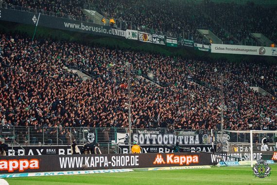 Borussia Mönchengladbach vs FC Augsburg (2-0) (2)