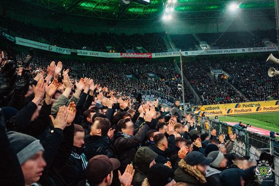 Borussia Mönchengladbach vs FC Augsburg (2-0) (9)