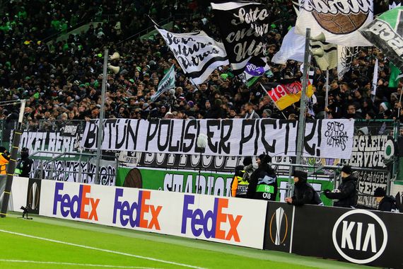 Borussia Mönchengladbach vs Başakşehir (1-2) (4)