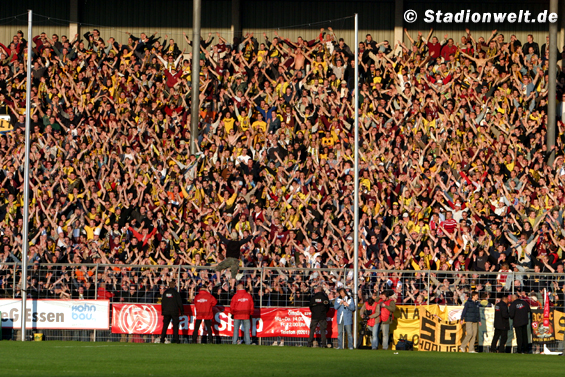 Rot-Weiss Essen vs Dynamo Dresden (2-1) (2)